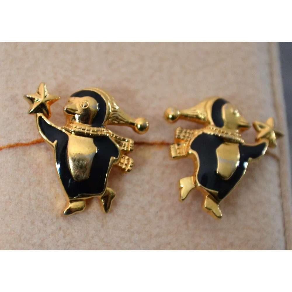 Avon 1996 Penguin Black & Gold Tone Star Hat Scarf Ice Skating Pierced Earrings